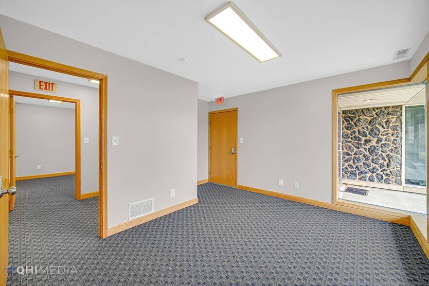 More Photos Of 904 W Old Ridge Rd, Hobart Office For Sale