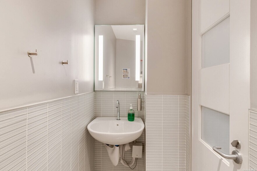 More Photos Of 775 Park Ave, Huntington Medical For Lease