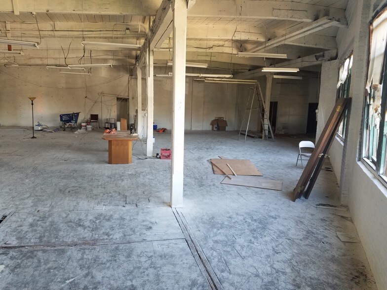 More Photos Of 60 Dickerson St, Newark Light Manufacturing For Lease