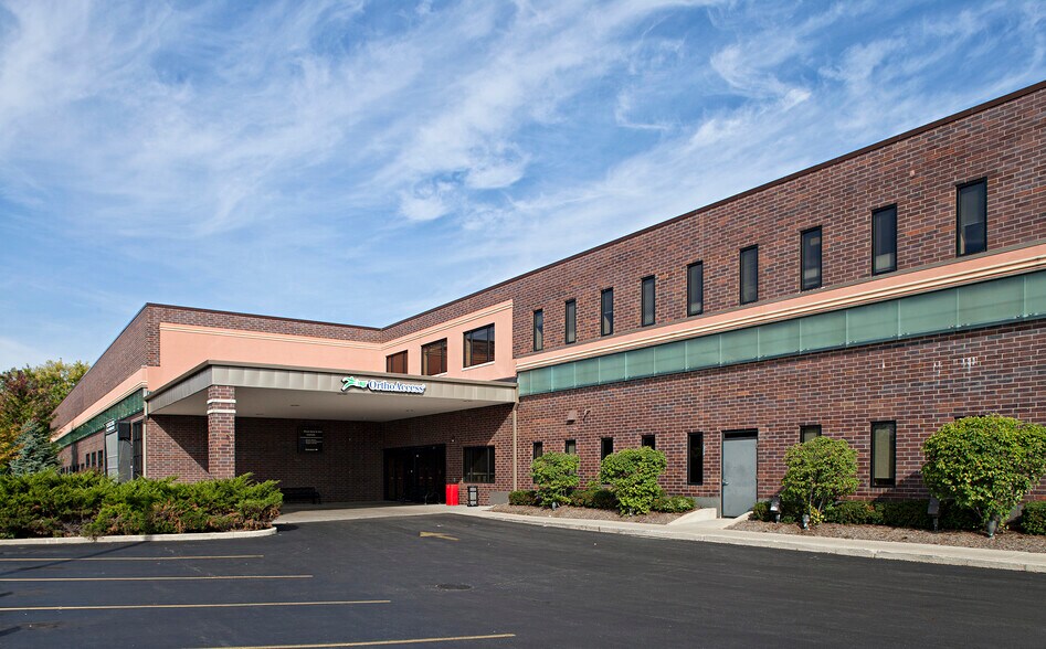More Photos Of 9000 Waukegan Rd, Morton Grove Medical For Lease