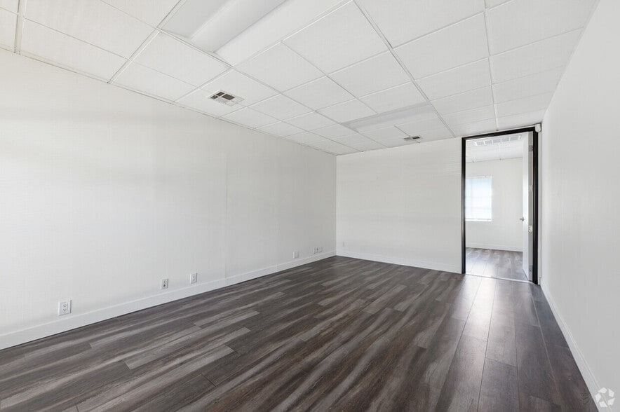 More Photos Of 1510-1512 11th St, Santa Monica Telecom Hotel Data Hosting For Lease