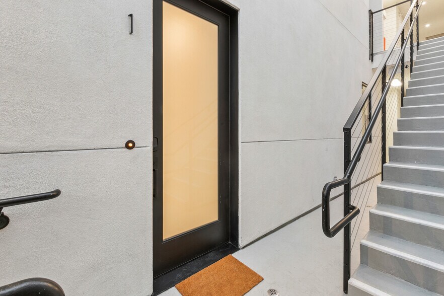 More Photos Of 2015 Albatross St, San Diego Apartments For Sale