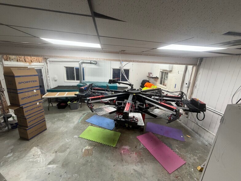 More Photos Of 82 Libby Hill Rd, Oakland General Retail For Sale
