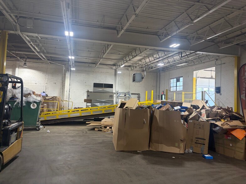 More Photos Of 309 N Prospect St, Sturgis Light Manufacturing For Sale
