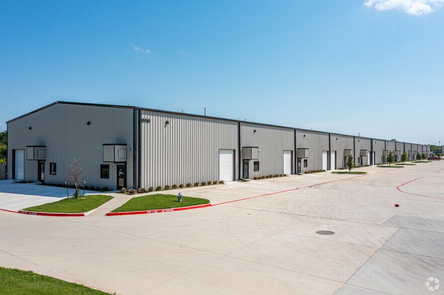 More Photos Of 3550 E Long Ave, Fort Worth Warehouse For Lease
