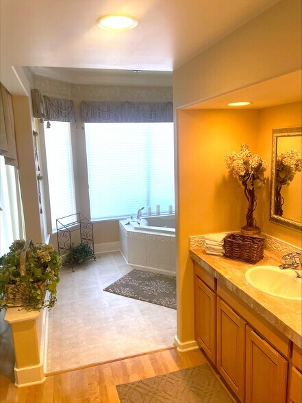 More Photos Of 14700 NE 8th St, Bellevue Medical For Lease