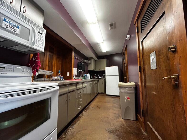 More Photos Of 2918 Portage St, Kalamazoo Office For Sale
