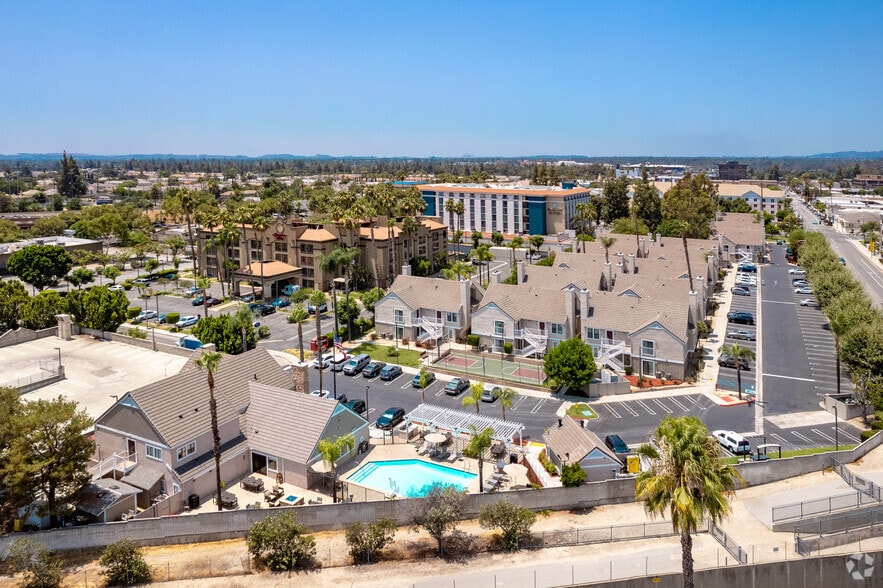 More Photos Of 321 E Huntington Dr, Arcadia Hotel For Sale