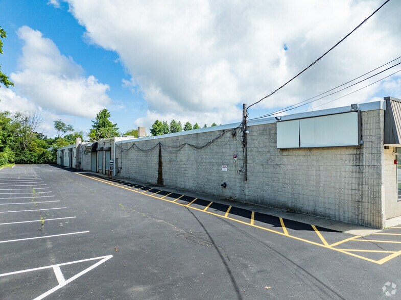 More Photos Of 6133 Jericho Tpke, Commack Storefront For Lease