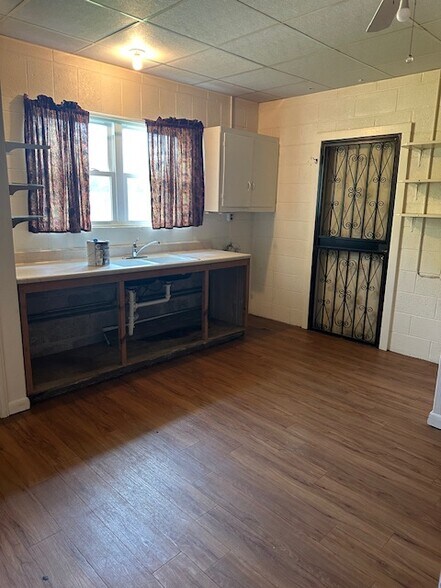 More Photos Of 1308 US Highway 80, Bloomingdale Office For Lease
