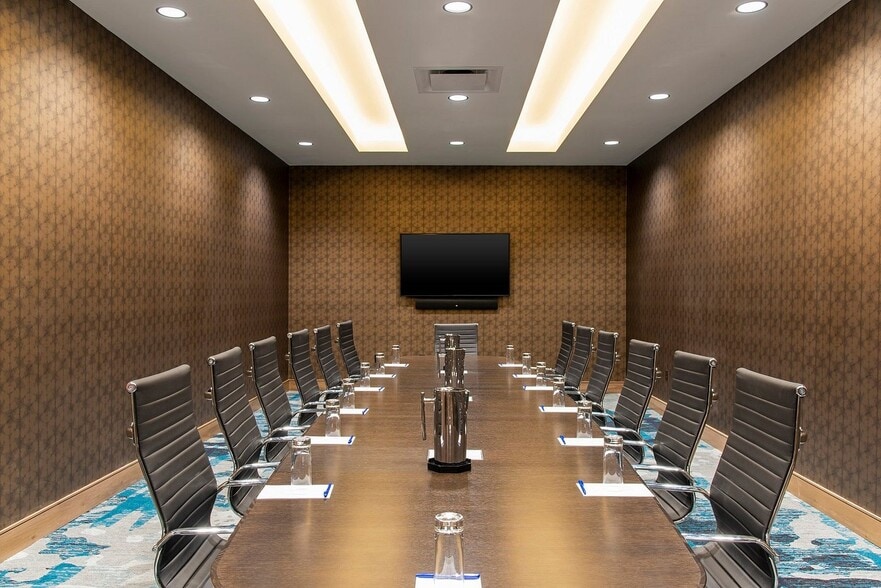 More Photos Of 2747 S 11th St, Kalamazoo Hotel For Sale