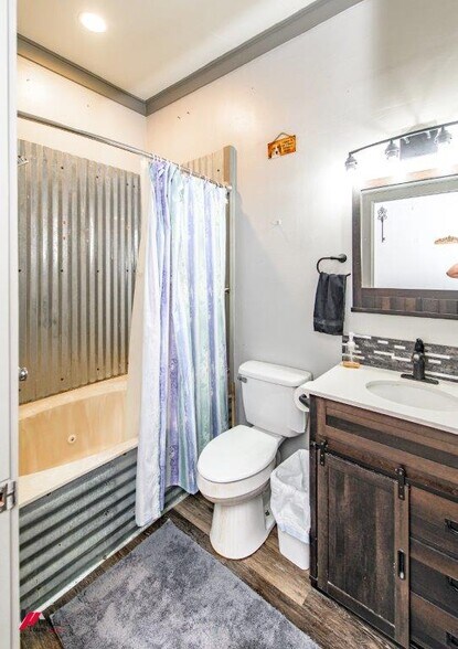 More Photos Of 102 Gray St, Henderson Flex For Sale