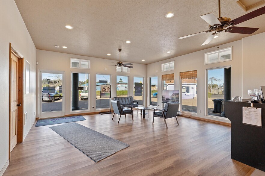 More Photos Of 385 NE Alsea Hwy, Waldport General Retail For Sale