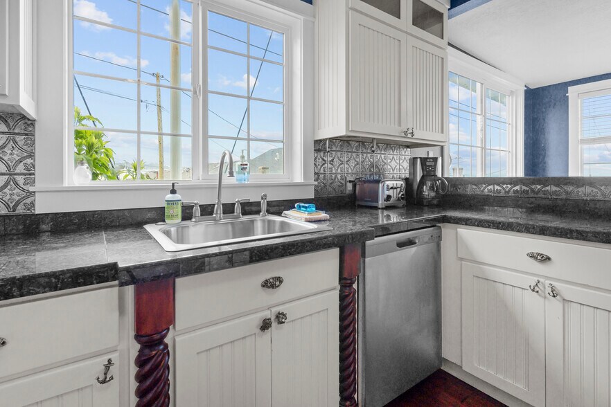 More Photos Of 25 NE Clarke St, Depoe Bay Specialty For Sale