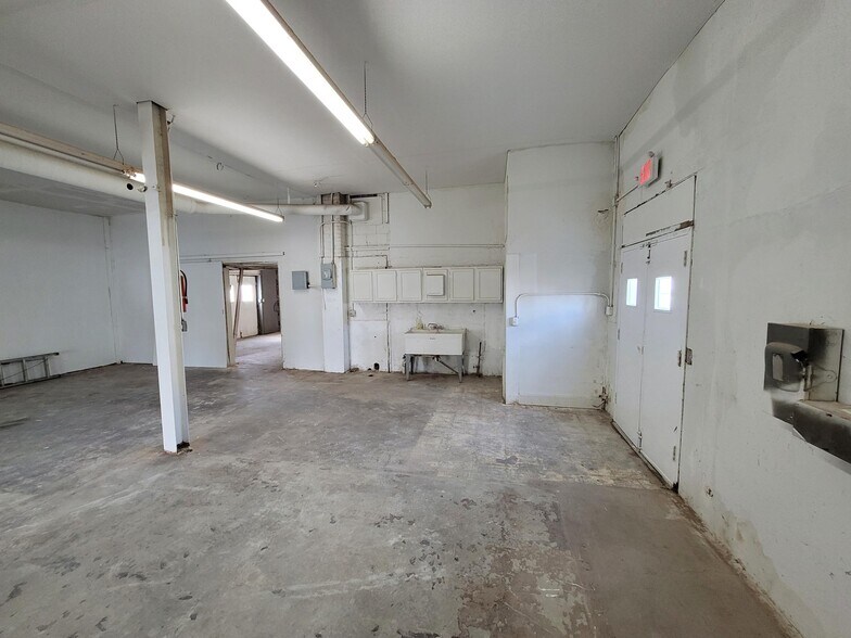 More Photos Of 130 S Main St, Liberty Flex For Sale