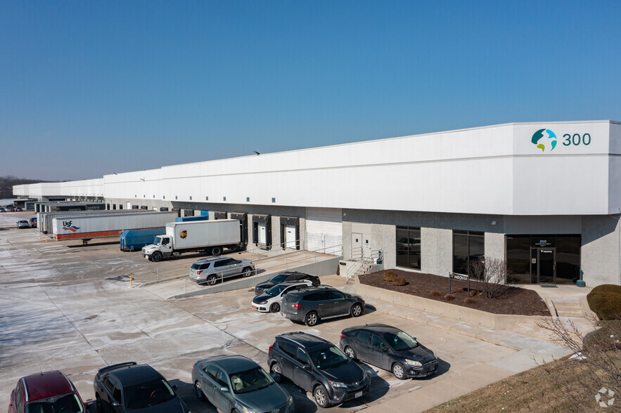 Primary Photo Of 300 Distribution Cir, Fairfield Warehouse For Lease