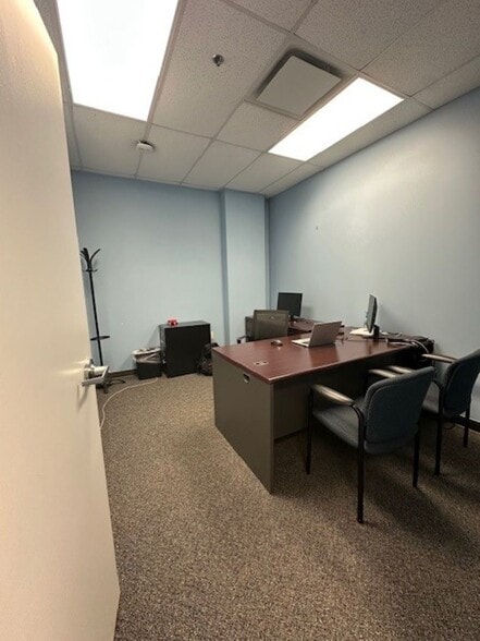 More Photos Of 4170 Lafayette Center Dr, Chantilly Light Distribution For Lease