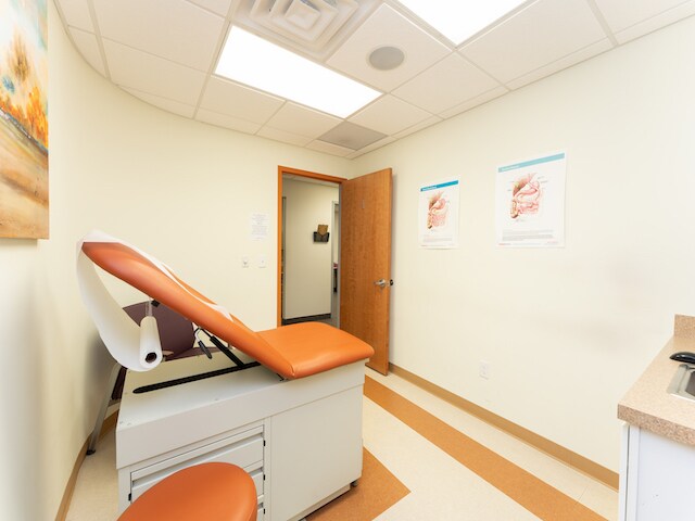 More Photos Of 1051-1103 W Sherman Ave, Vineland Medical For Lease