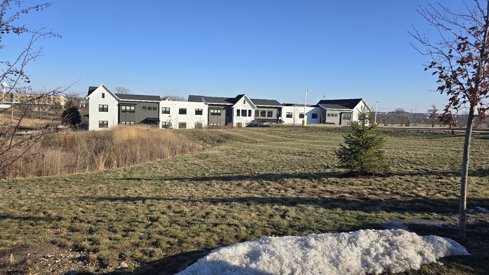 More Photos Of 147 West End Cir, Verona Freestanding For Lease