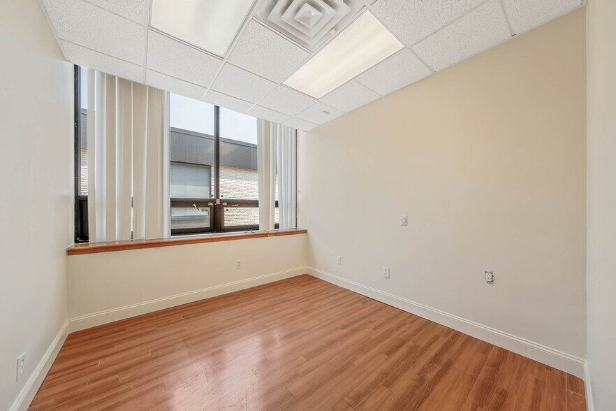 More Photos Of 152 Islip Ave, Islip Medical For Lease