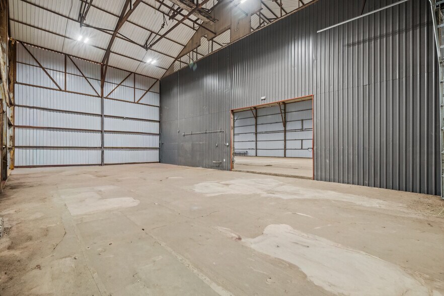 More Photos Of 1809 114 Hwy, Levelland Industrial For Lease
