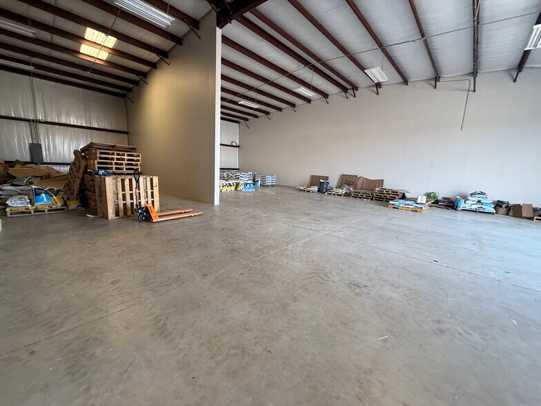 More Photos Of 21627 Rhodes Rd, Spring Warehouse For Lease