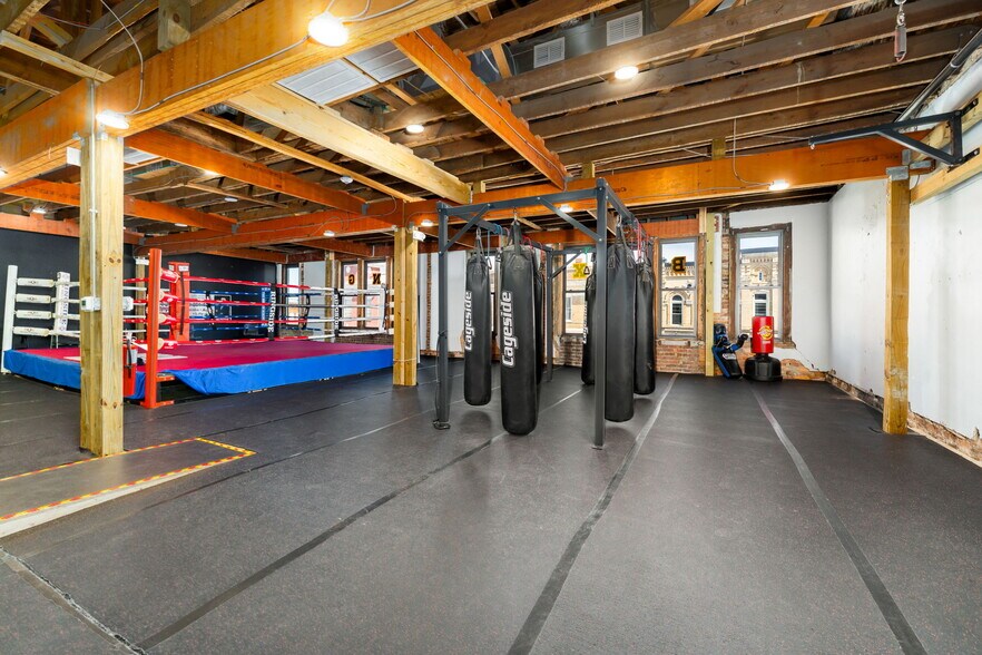 More Photos Of 111 Bank St, Oxford Sports And Entertainment For Lease