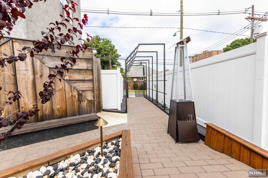 More Photos Of 526 Anderson Ave, Cliffside Park General Retail For Sale