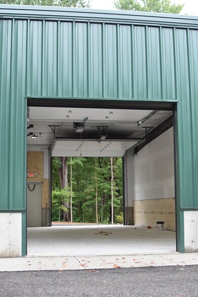 More Photos Of 15 East Summer St, Plantsville Industrial For Lease