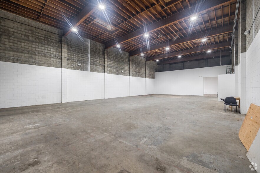 More Photos Of 5701-5709 S San Pedro St, Los Angeles Manufacturing For Lease