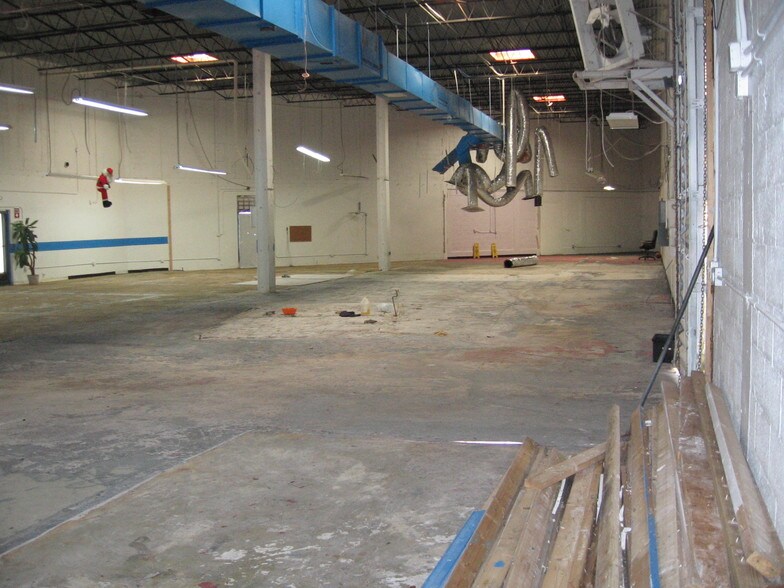 More Photos Of 660 NW 137th St, North Miami Warehouse For Sale