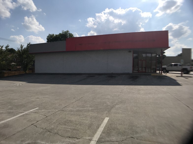 More Photos Of 2580 E Magnolia Ave, Knoxville Freestanding For Sale