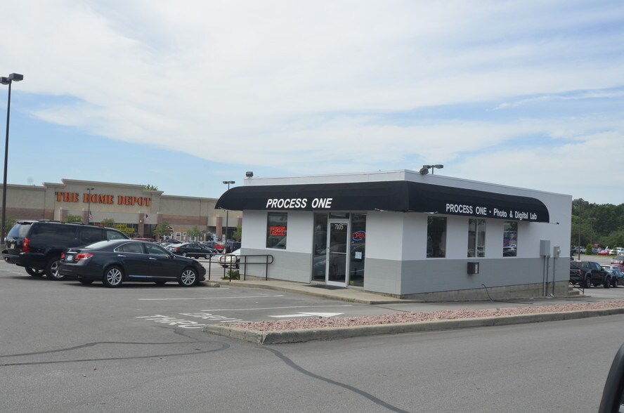 More Photos Of , Overland Park General Retail For Sale