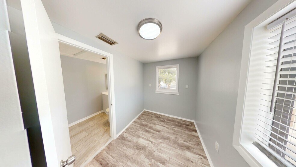 More Photos Of 1517 Hillcrest St, Orlando Office For Lease