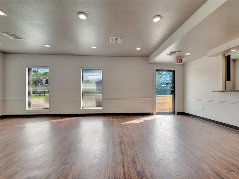 More Photos Of 1702 E Denman Ave, Lufkin Medical For Lease