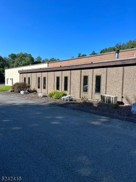 More Photos Of 12 Cork Hill Rd, Franklin Warehouse For Lease