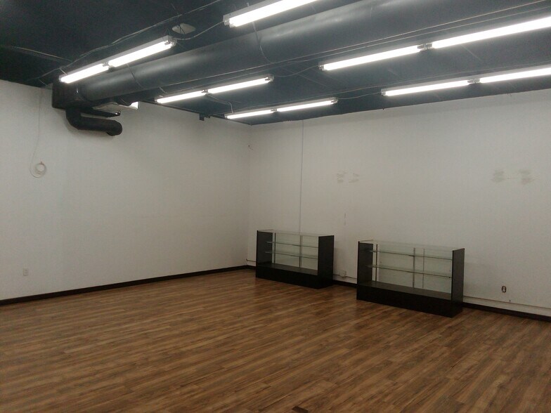 More Photos Of 4501-4527 NW 10th St, Oklahoma City General Retail For Lease