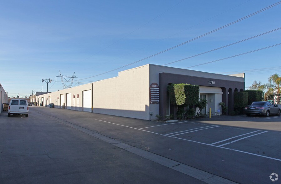 More Photos Of 11760 Roscoe Blvd, Sun Valley Warehouse For Lease