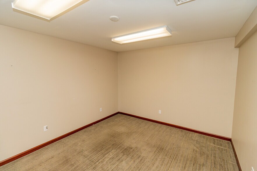 More Photos Of 1627 S Hillside St, Wichita Freestanding For Sale