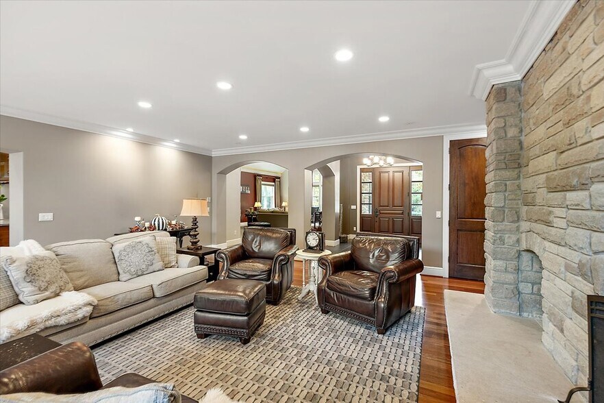 More Photos Of 1330 Oxford Rd, Bloomfield Hills Specialty For Sale