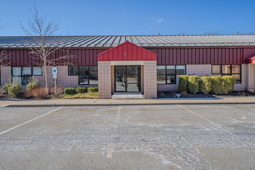 More Photos Of 12 Orben Dr, Landing Showroom For Lease