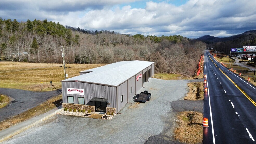Primary Photo Of 7923 HWY 441, Dillard Storefront Retail Office For Sale