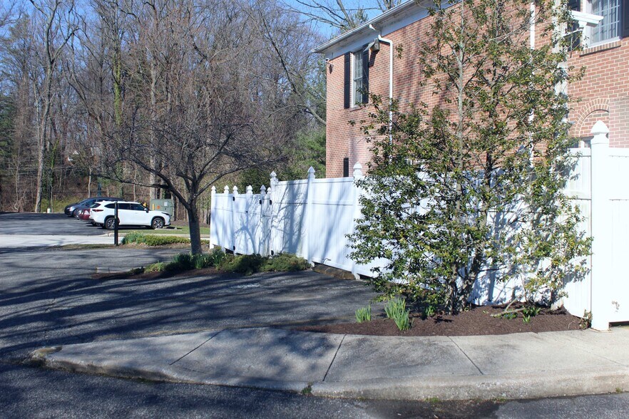 More Photos Of 110 Chesley Dr, Media Office For Sale