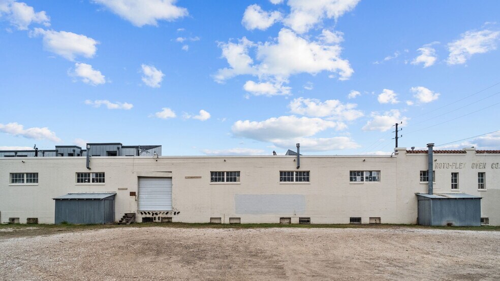 More Photos Of 135 E Cevallos St, San Antonio Manufacturing For Lease