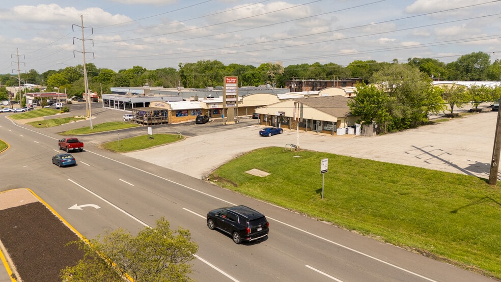 More Photos Of 1305-1331 W 40 Hwy, Blue Springs Unknown For Lease