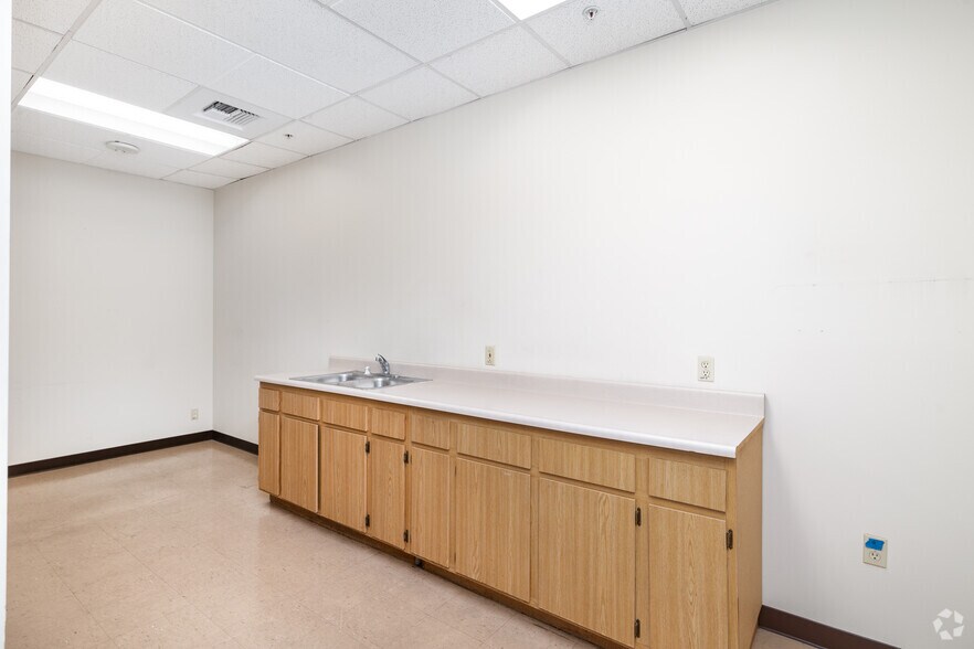 More Photos Of 6404 Wilshire Blvd, Los Angeles Medical For Lease