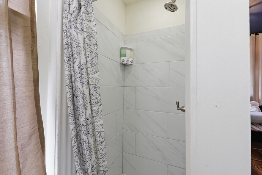 More Photos Of 83 Wilson Ave, Columbus Hospitality For Sale