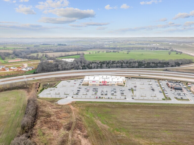 More Photos Of 2068 Crossings Cir, Spring Hill Movie Theatre For Sale