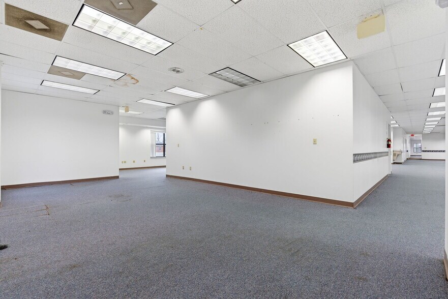 More Photos Of 718 N Martin St, East Prairie Office For Sale