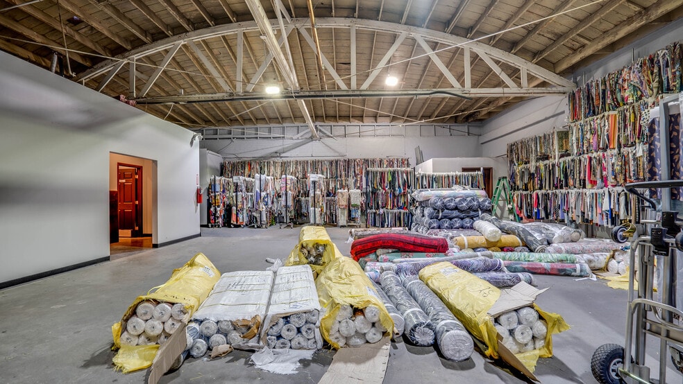 More Photos Of 3232 E Olympic Blvd, Los Angeles Warehouse For Lease